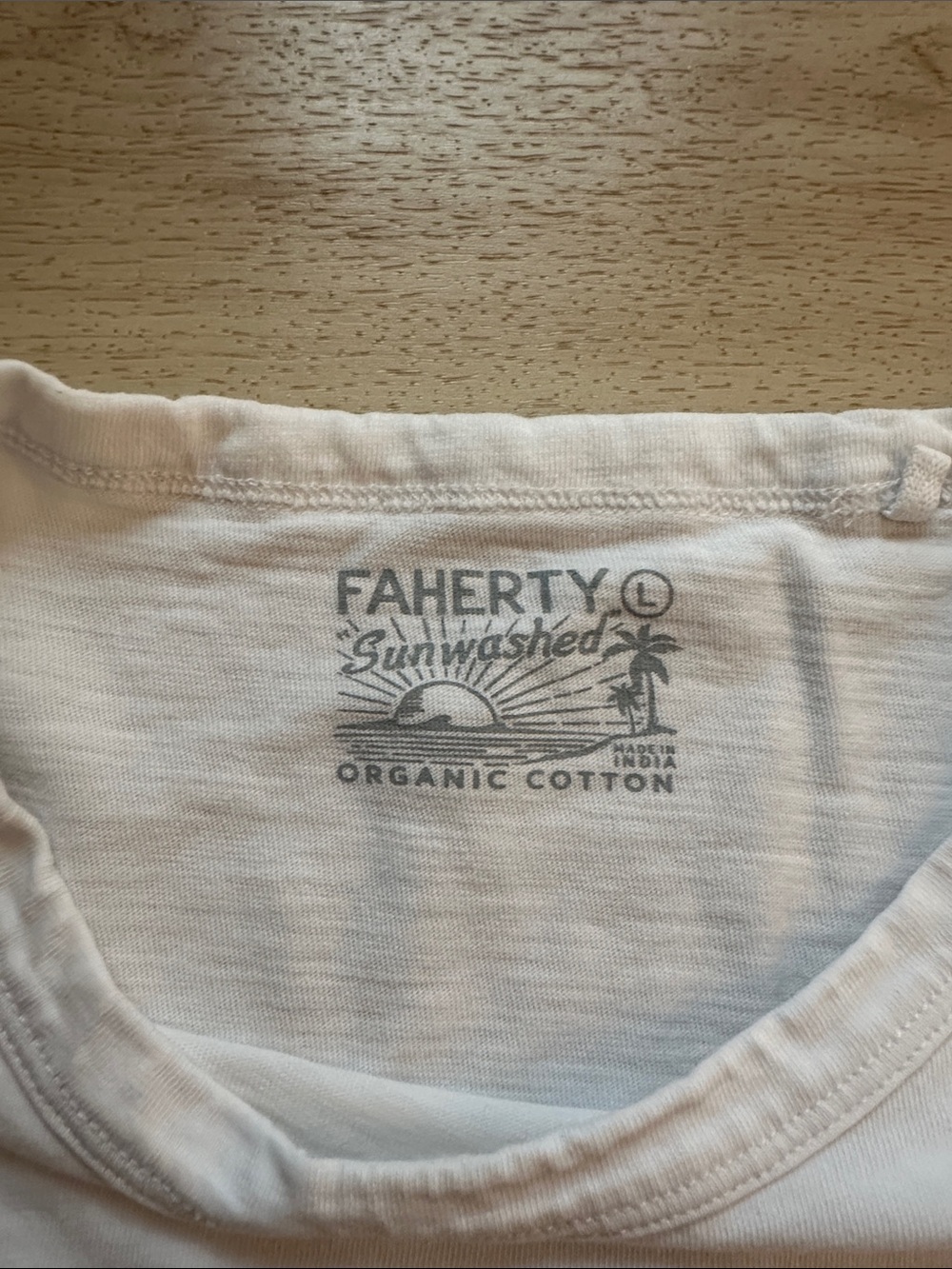 Faherty Sunwashed Pocket Tee - Picture 4 of 4